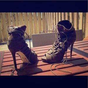 Sexy Heels that tie around legs, velvet
